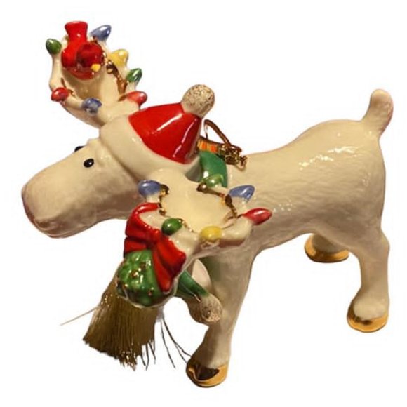 2019 Lenox Under the Mistletoe with Marcel the Moose Ornament - Picture 4 of 9